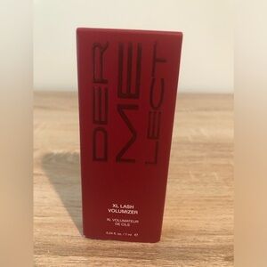 Dermelect XL Lash Volumizer targets thin, weak brittle eyelashes. new in box
